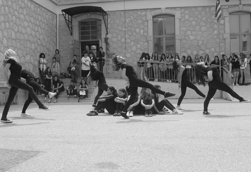 21/4/2016. Το”νοιάζομαι και δρω” στα Χανιά. Ο “Μπούμπι πάει σχολείο”στο 2ο γυμνάσιο Χανίων.